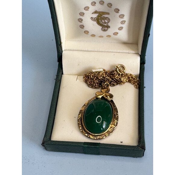 Vintage Jade Oval Pendant & Clover DetailGolplated Chain Boxed - Picture 5 of 7
